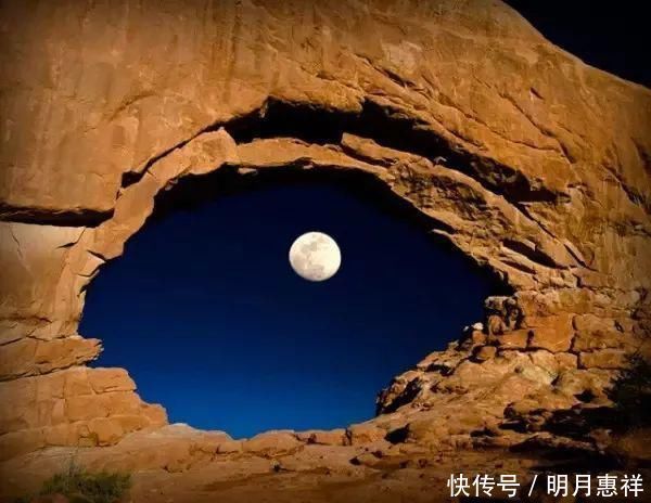 李小布 我在银河系摆渡,太阳系抛锚,不小心投影到了地球,于是遇到了你