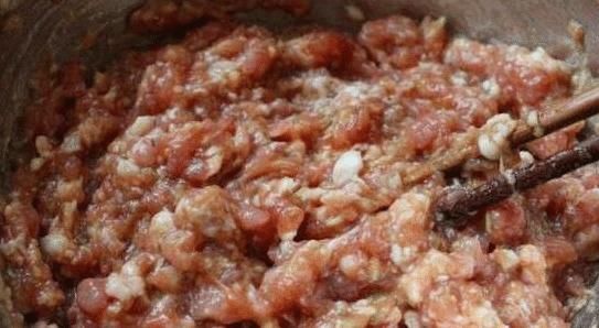  白菜做馅时，调馅前“多做一步”，饺子不出水更好包，鲜香多汁