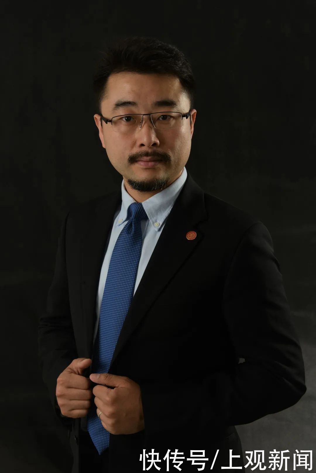 腔镜|国内首例!交大自研单孔手术机器人展身手