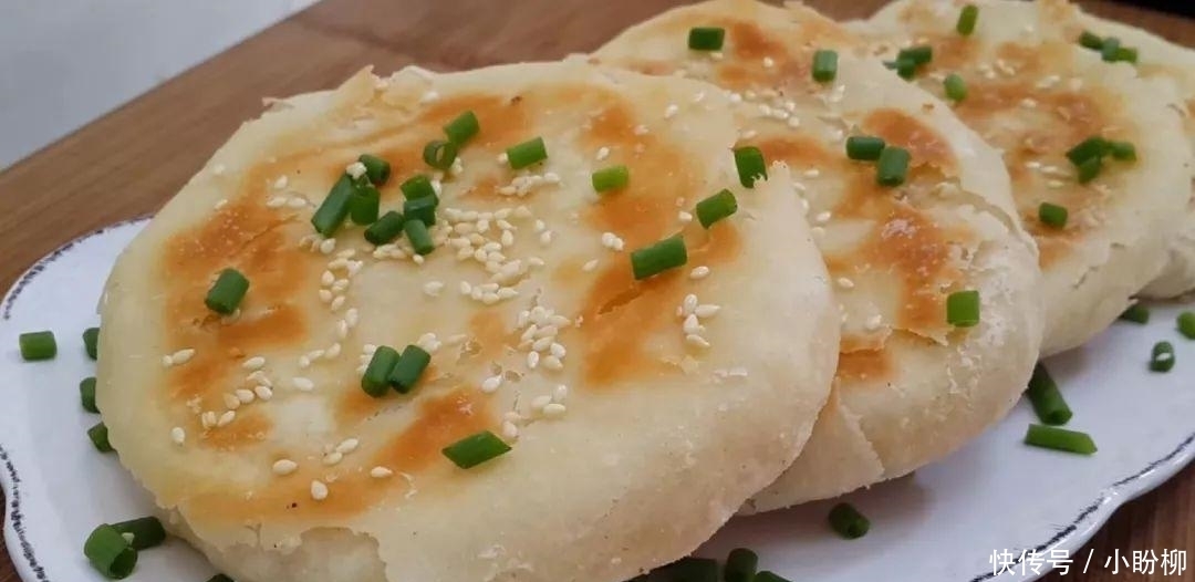 1斤面粉, 1斤水, 教你自制油酥烧饼, 出锅后香酥到掉渣, 越吃越香