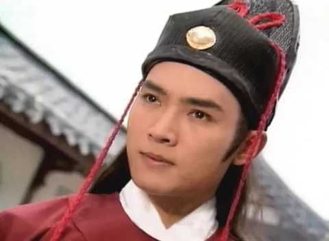 穿红衣服最帅的男人长这样