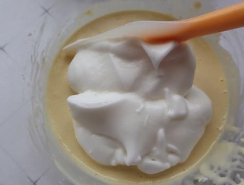 1碗糯米粉，2个鸡蛋，不分高低筋面粉，就能轻松做杯子蛋糕