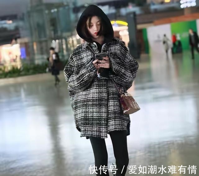 打底裤 小黑裤已经失宠了!现在流行“打底裤”外穿,搭大衣、卫衣都好看!