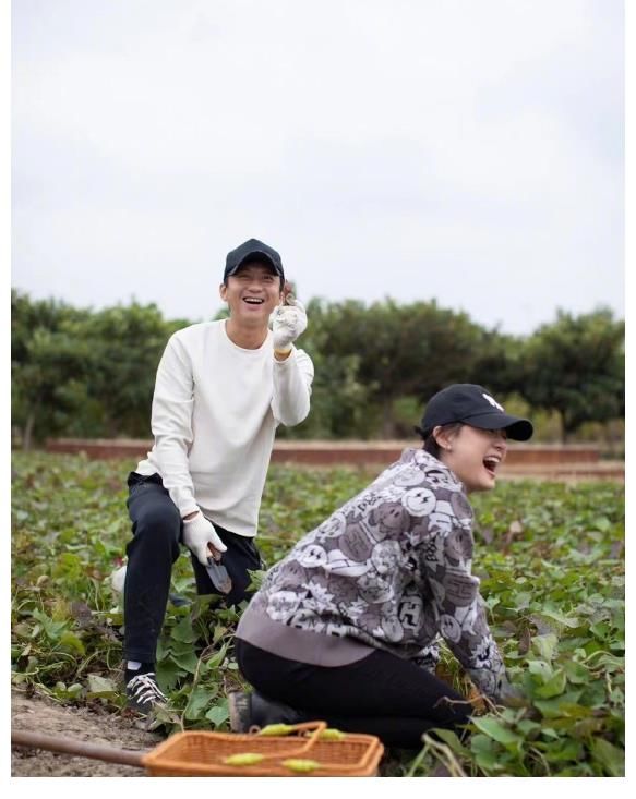 邓超下厨给老婆孩子做biang biang 面，厨艺获孙俪认可：不难吃