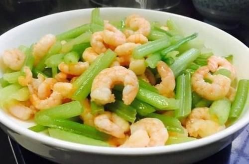 女人爱美常吃3种食物，补充营养，健胃消食，清理肠胃垃圾