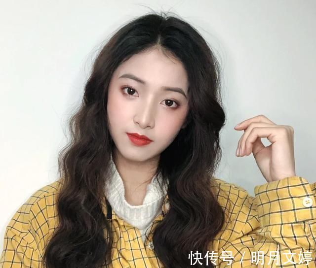 吹风机 厌倦“黑长直”发型不用卷发棒的教程,10分钟拥有蓬松卷发