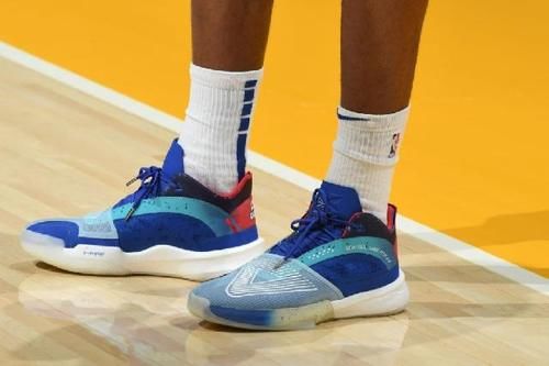 相信经常看博主发的球鞋上脚