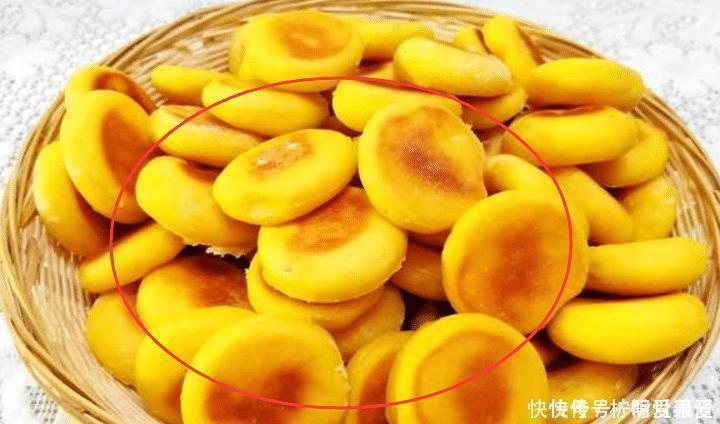 立春后,我家胡萝卜这样吃,上锅一烙,焦香酥脆,出锅全家抢着吃!