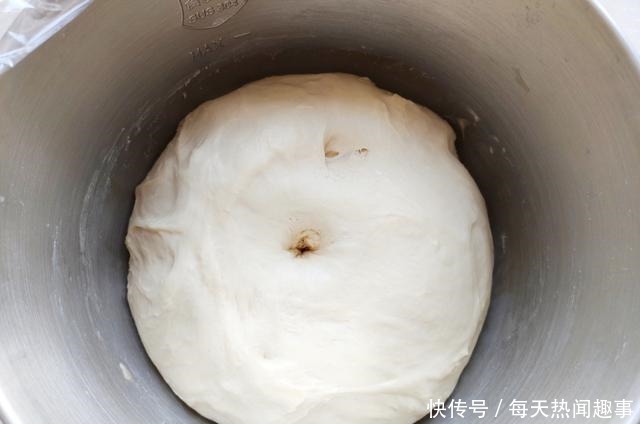 自制|自制超软小面包，学会不用排队买，松软香甜，无添加更健康