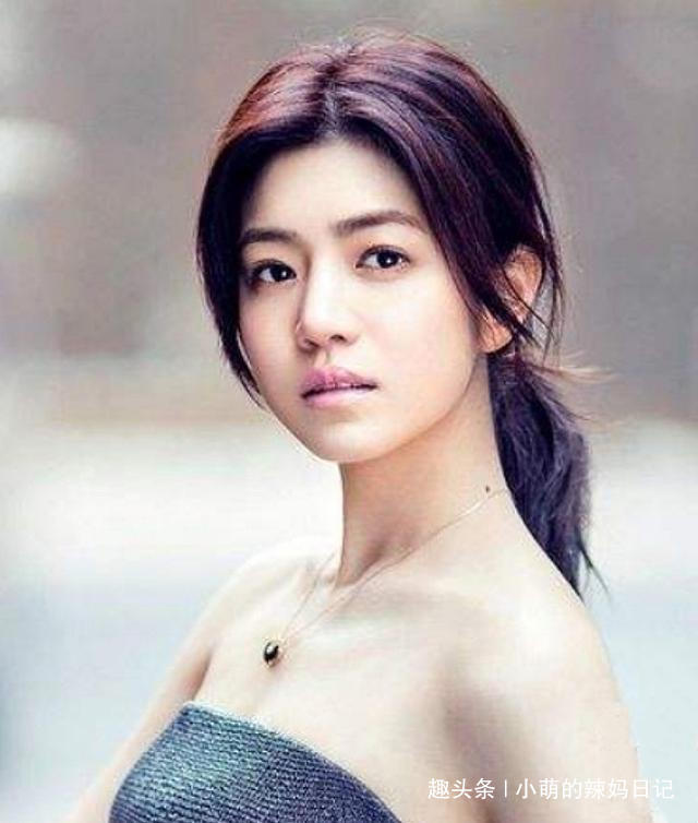 女人不管奔几，扎马尾时少犯这3个''错误''！掉发不说，还显脸大