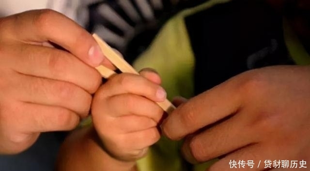 宝宝越早用筷子越好？学用筷子的最佳年龄，不是1岁也不是3岁