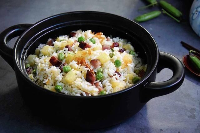  朋友圈|1人食晚餐，才10元钱，直接锅里一焖，发朋友圈，朋友放着我来