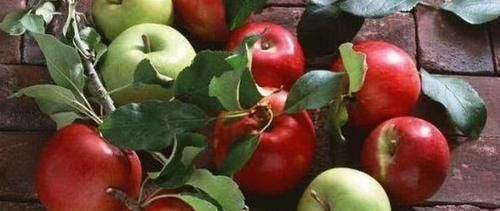 葡萄果肉|女人不想显老,多吃以下4种食物,排毒抗衰,美容养颜,显年轻