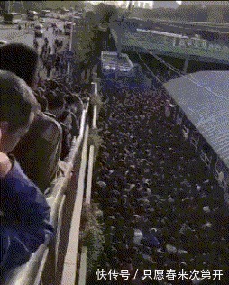 |搞笑GIF:人山人海, 挤公交或者挤地铁都有这种感觉