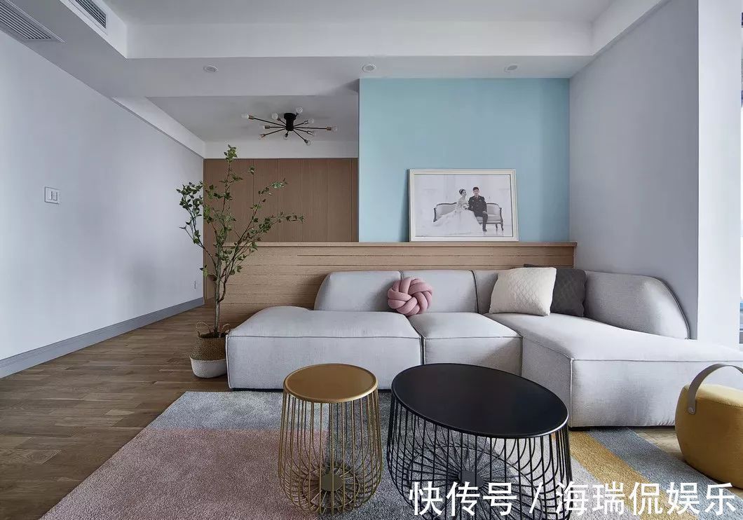 三人位|客厅沙发这样摆放,面积直接大了一倍,邻居见了挤爆门来学!