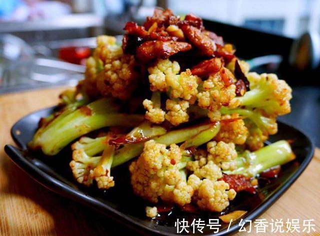 炒花菜的第一步不是焯水，只要这一步，花菜又香又脆，十分下饭