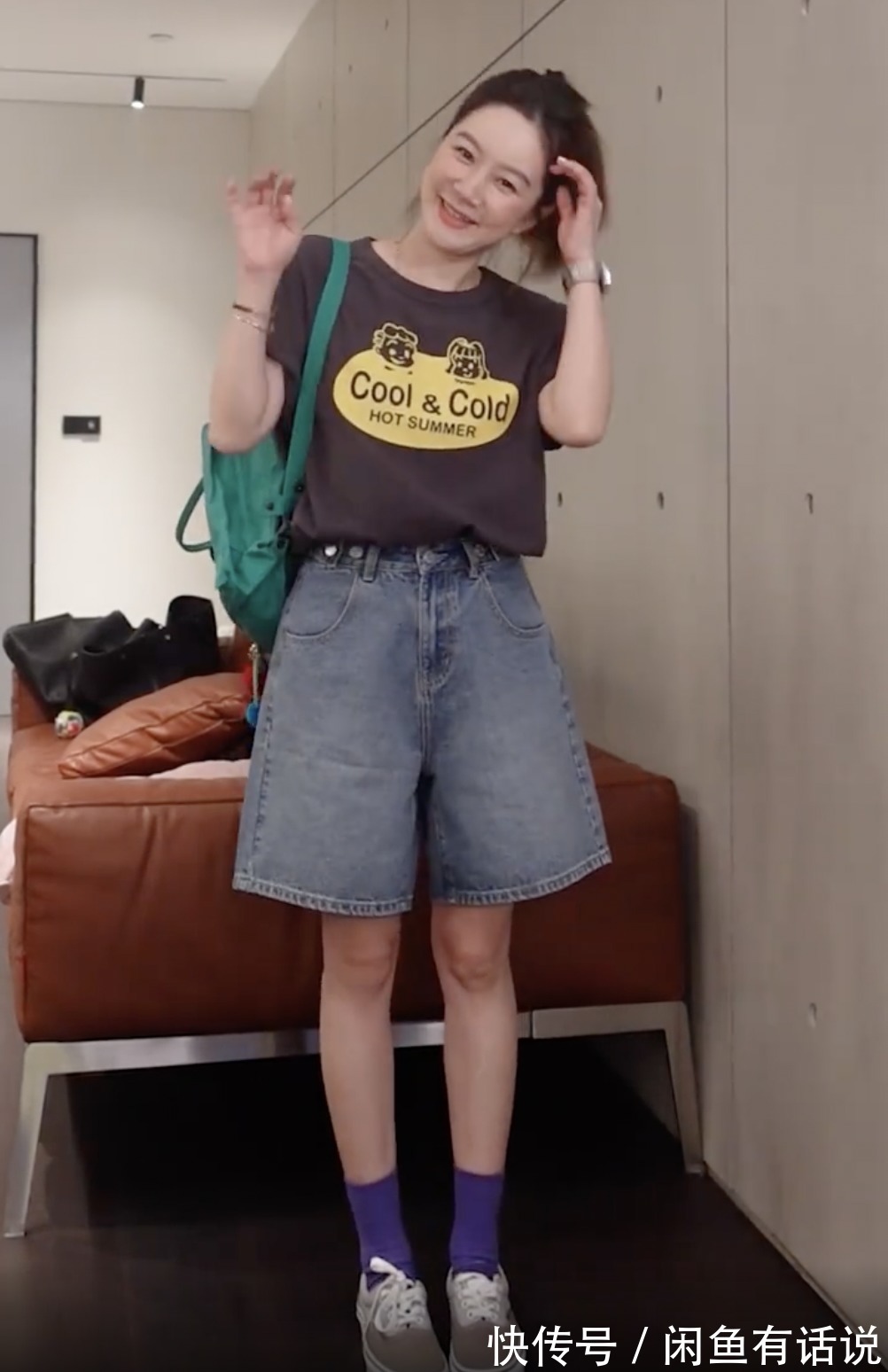 效果|37岁阿姨真会穿,用T恤+牛仔短裤搭出5种不同效果,减龄还很时髦