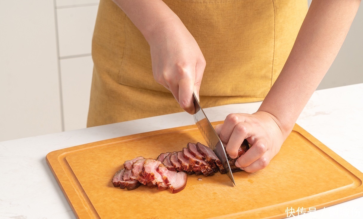 冬天,它和腊肉是天生一对,“金衣白玉,蔬中一绝”,香到舔盘子