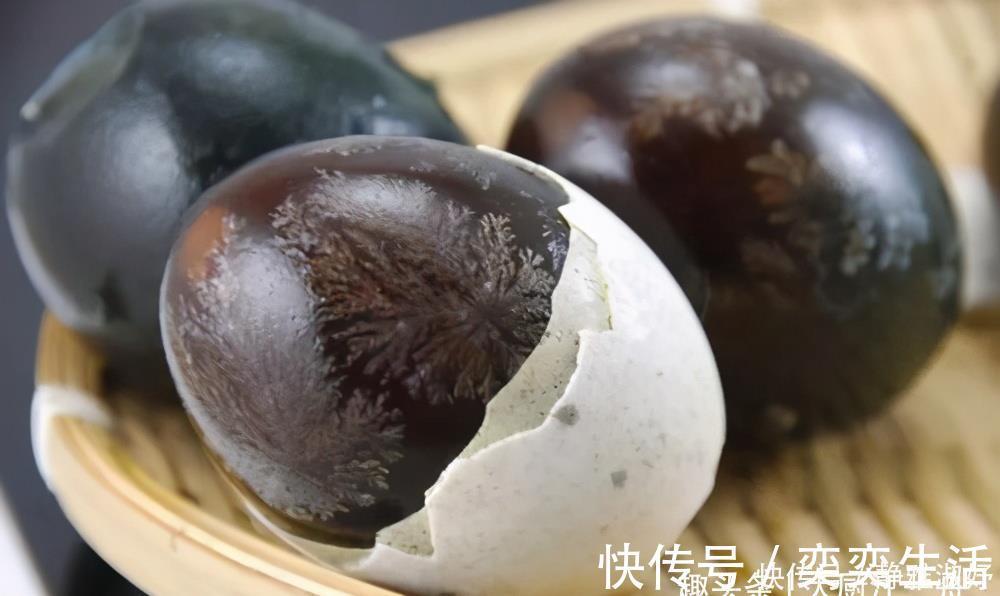 小米辣|皮蛋放锅里一蒸,饭店卖38一盘,在家只需5元钱,营养又解馋