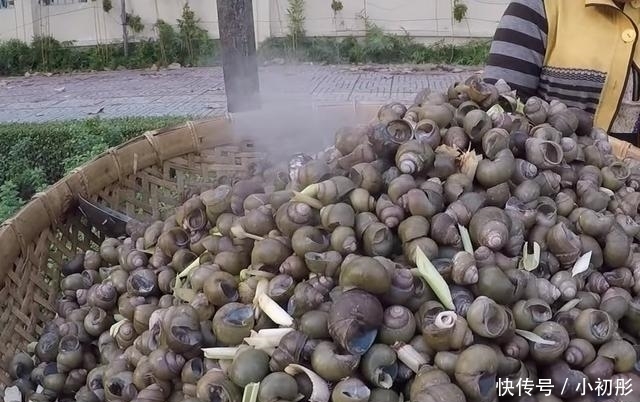 认出|70岁大娘在街边卖“小零嘴”,一斤20,我认出后直接全包下了