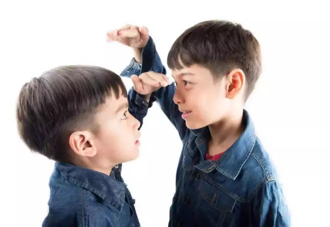 男孩|男孩出现这一改变,暗示进入身高猛涨期,坚持“四提高”帮他长高