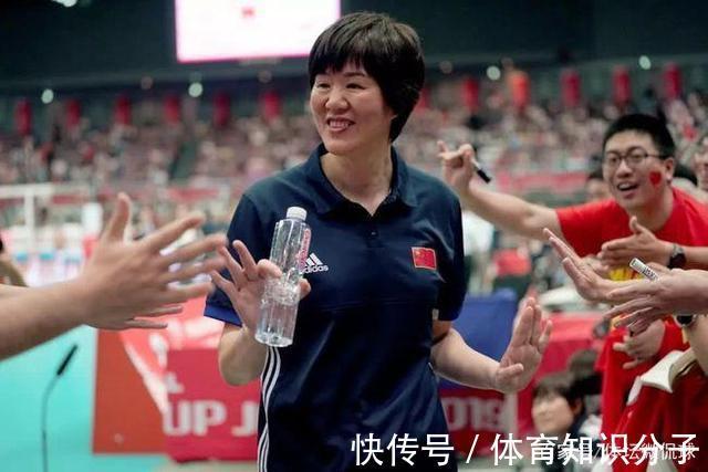郎平指导|搞笑!女排郎平身价千万,住美国豪华别墅,被指责“崇洋媚外”?