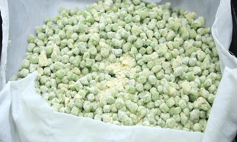 豆角粒打入一个鸡蛋,厨师长教你蒸豆角技巧,不粘连不坨块又清脆