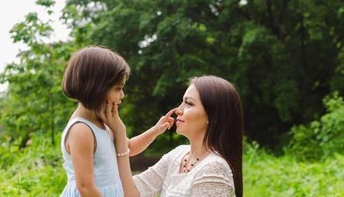 行为|孩子有这3种“懂事”行为，暗示长大后情商低，家长别不当回事