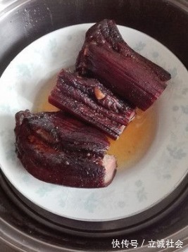 腊肉|炒腊肉时,别直接下锅炒!大厨教你这2招,腊肉咸香美味,好吃!