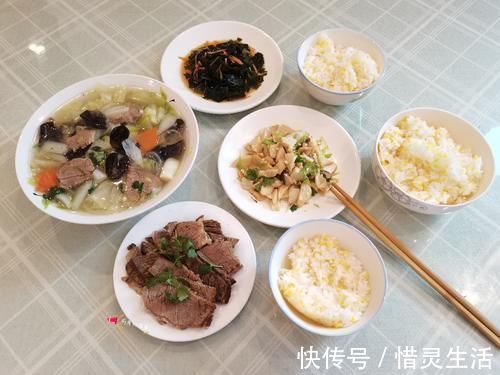 烩菜|晒一家3口的晚餐,荤素搭配营养好,网友:这是家的味道