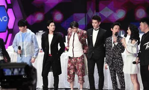 《快樂大本營(yíng)》停播,何炅謝娜告別,爭(zhēng)議不斷,想說快樂不容易