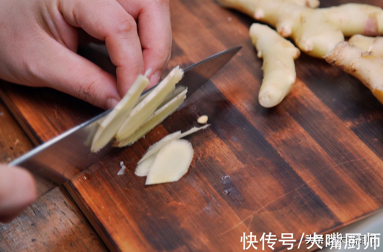 中老年人|生姜上锅蒸一蒸，作用花钱也买不到，百岁爷爷的养生秘诀，很实用