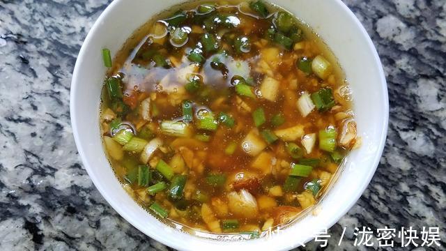 鸭肉别再拿去炖，大厨教你一个广东做法，又香又嫩，吃着还有嚼劲