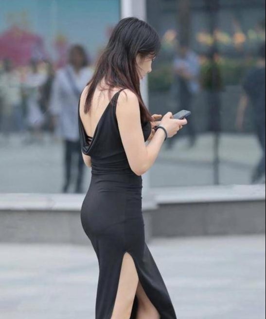 前卫时尚穿搭,性感中又不失高贵优雅,展现与众不同的美