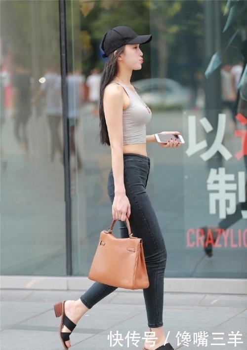 背心|瘦瘦的女人穿什么都好看,俏皮背心搭配长裤,是你的理想型女友吗