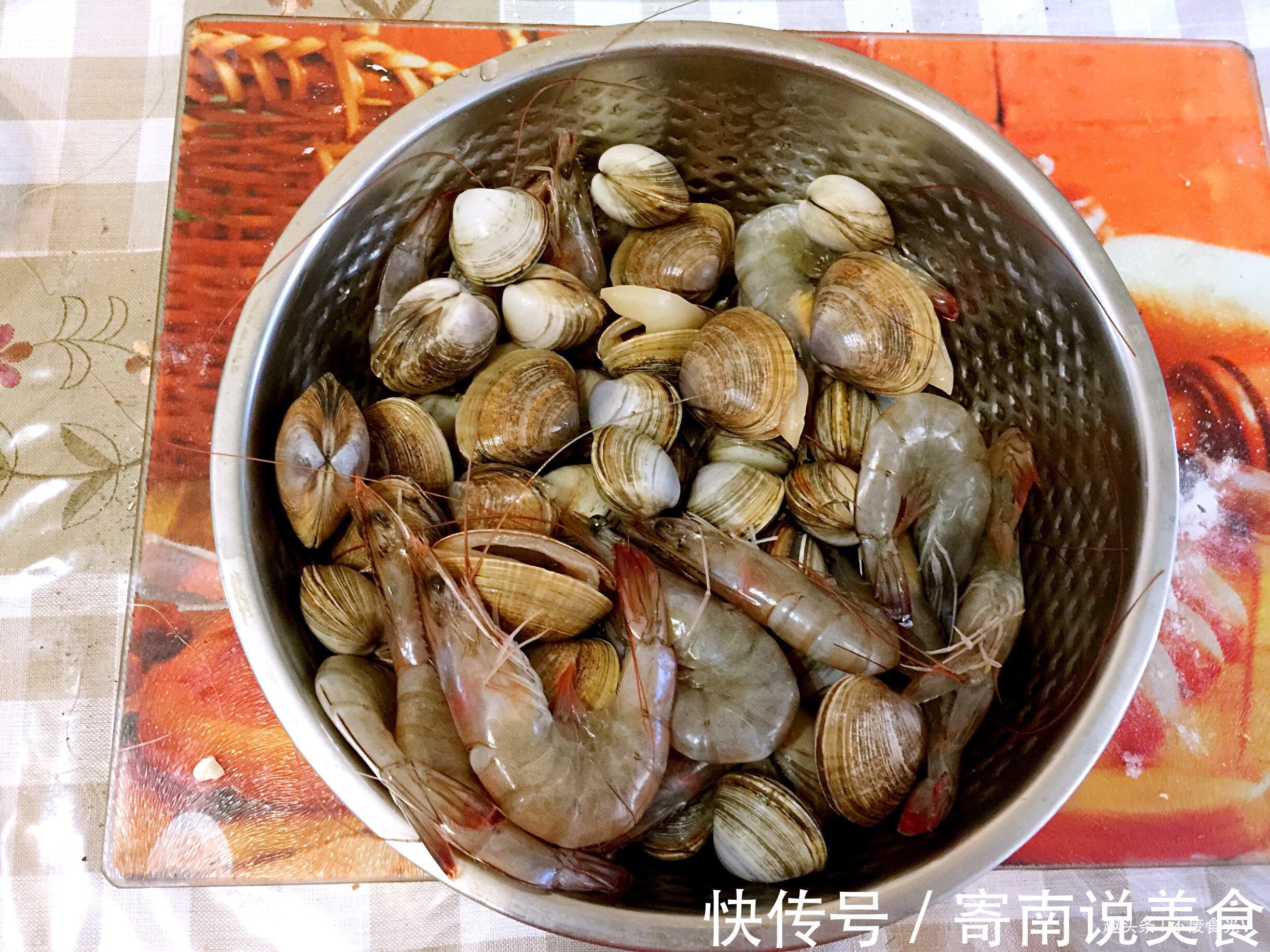 炒花甲时别着急先焯水，多加一步“它”，肉质鲜美，没有泥沙！