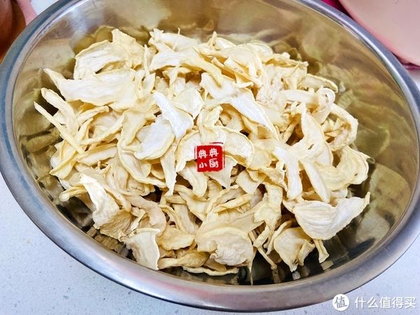 又到一年腌制萝卜干的季节，给肉都换的美味，您安排上了没