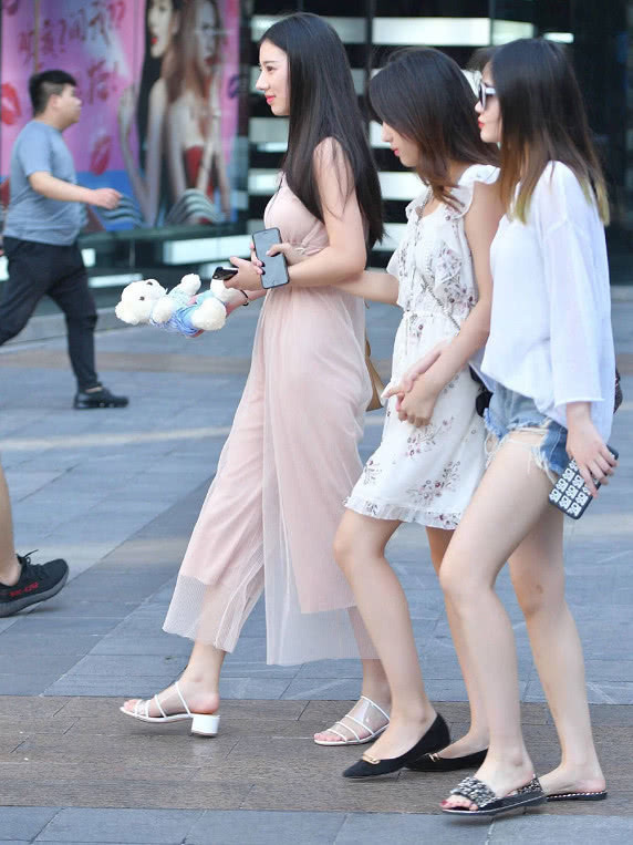 连体|街拍小姐姐在连体装外套一层纱,仙气十足很清爽