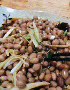 |搞笑GIF:利用废弃袋子自制了一条内裤