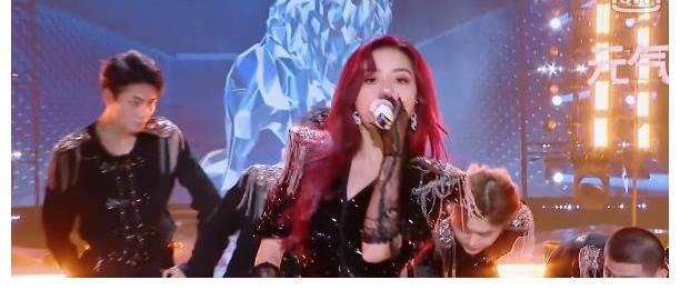 《爆裂舞臺》安崎無懸念冠軍，陳卓璇滿分陪跑，放棄舞美安靜唱歌