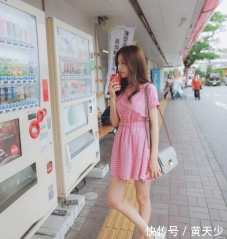 包臀裙|街拍：美女紧身衣搭配包臀裙性感完美的身姿魅力十足