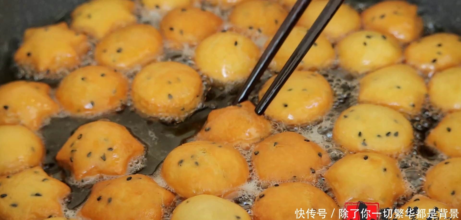 过年了，面粉别只蒸馒头，加5个鸡蛋，秘制一做，过年出锅抢光光