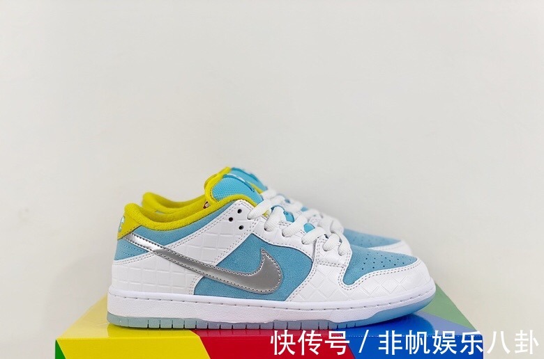 nike SB板鞋 蓝白色 网格Nike SB Dunk Low！