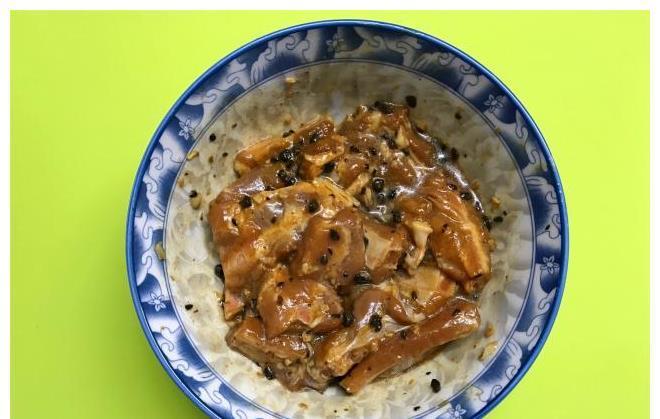 豆豉|排骨不煮不炖不炸，教你秘制做法，嫩滑多汁入味，好吃不上火