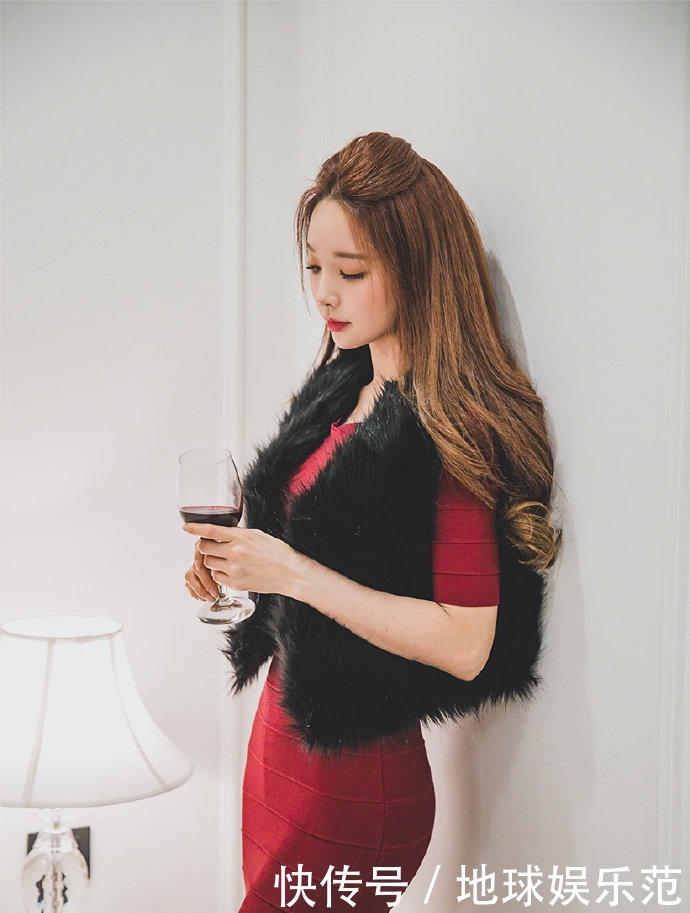 a6462|一抹红色连衣裙的金发小姐姐风情万种