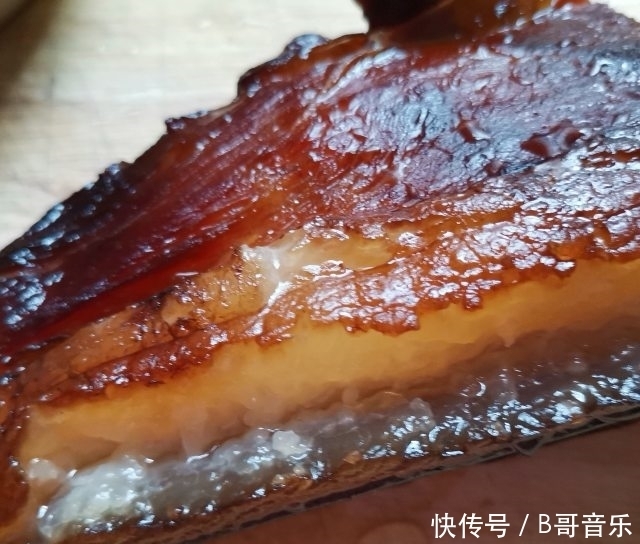  腊肉蒸干豆角，香喷喷的，最下饭