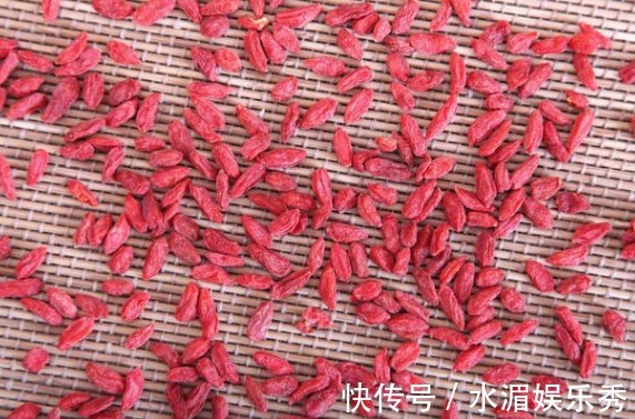 食用枸杞|什么时间吃枸杞,才能发挥最大功效?提醒:三类人最好避而远之