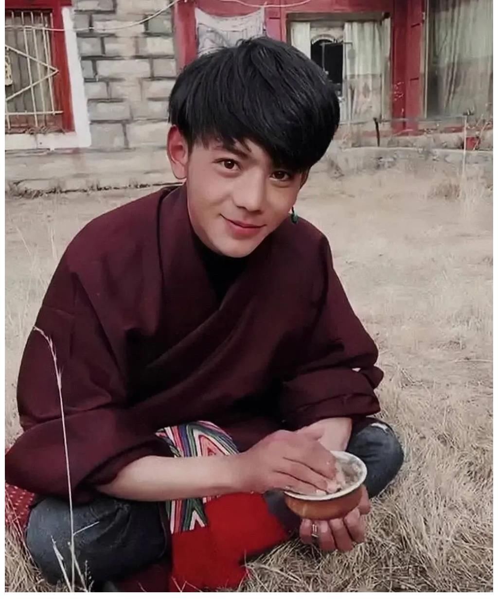 小愛豆|丁真姚安娜同框，資源咖和全網選出的偶像果然不同！