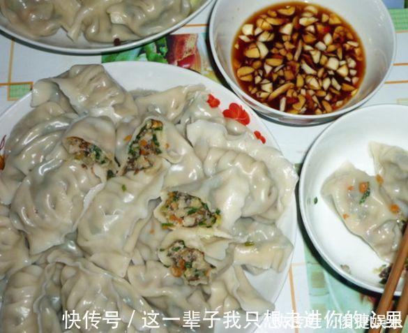 饺子馆老板不小心说漏嘴饺子馅加勺它,汤汁很浓郁,味道好千倍