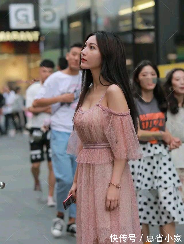 网纱 粉色网纱连衣裙,搭配珍珠肩带,仙女下凡也不过如此!